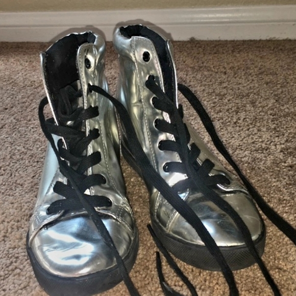 Silver Metallic platform hidden wedge sneakers for women - Picture 3 of 4